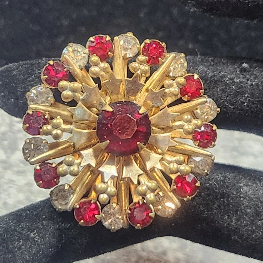 Vintage Gold Tone Ruby Red & Clear Rhinestone Sunburst Starburst Brooch Pin
